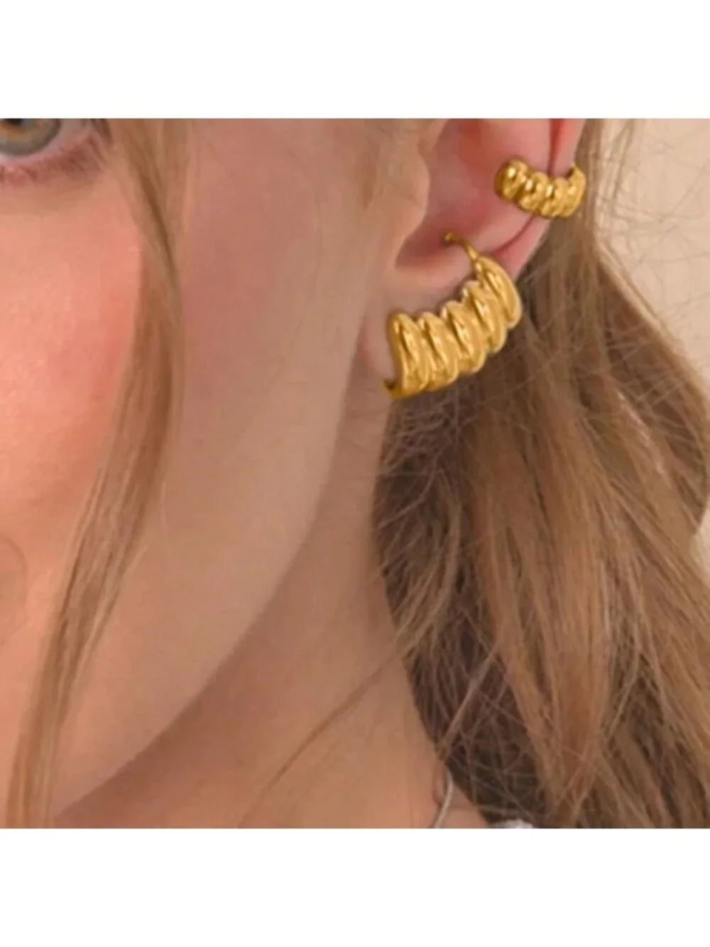 Gold Hoop Earrings Q183